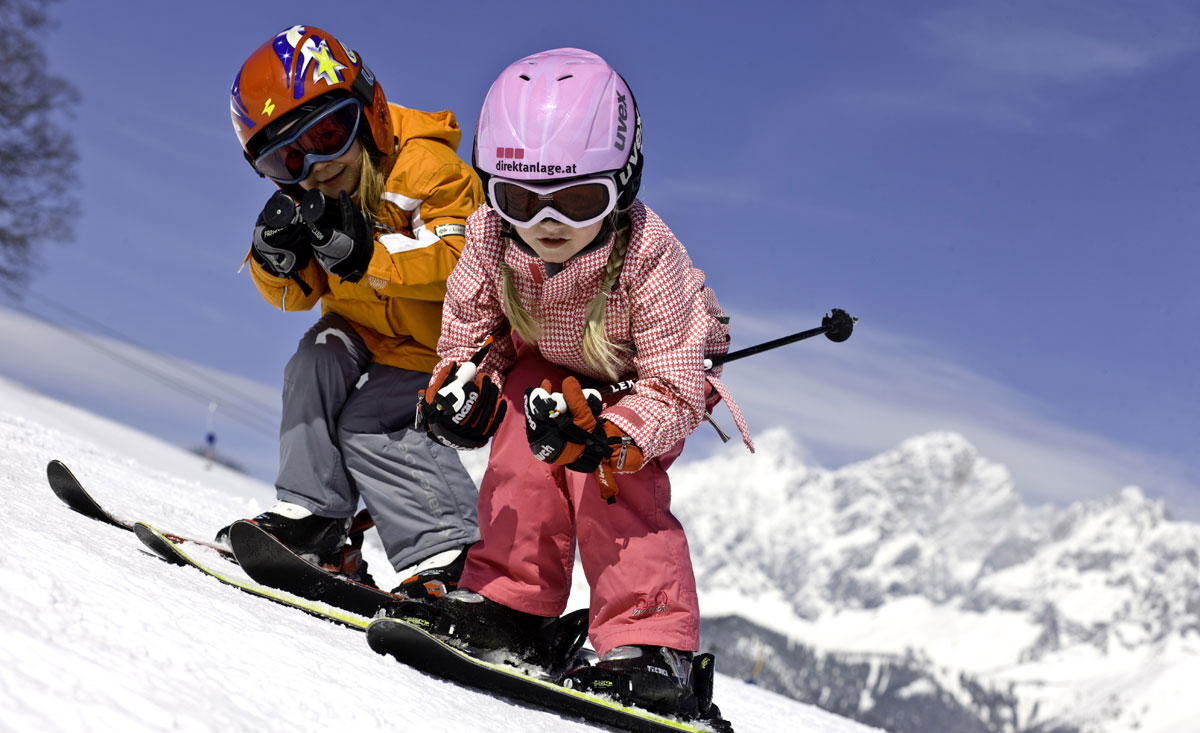 Skiurlaub mit Familie und Kids in den österreichischen Alpen.
