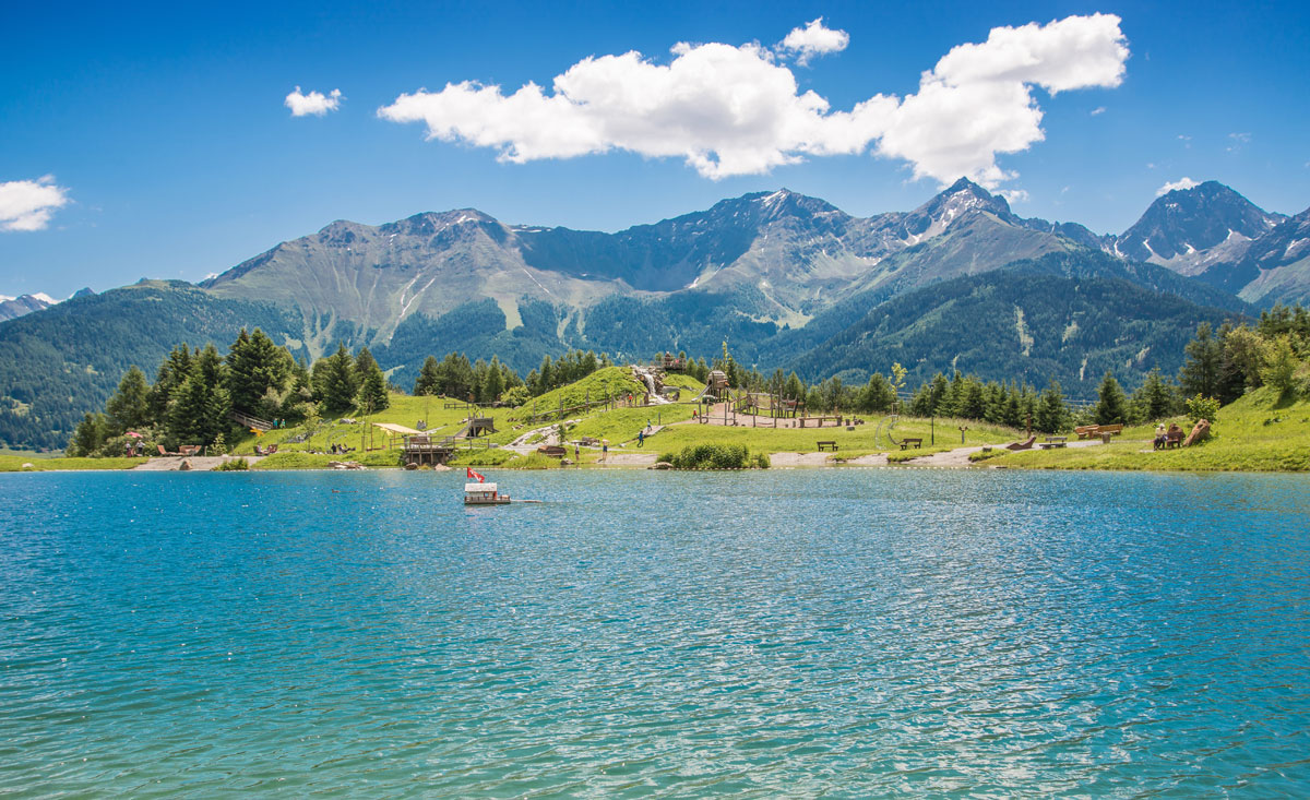 Familienurlaub in Tirol im Familienhotel in den Bergen und Kinderhotel an der Skipiste.